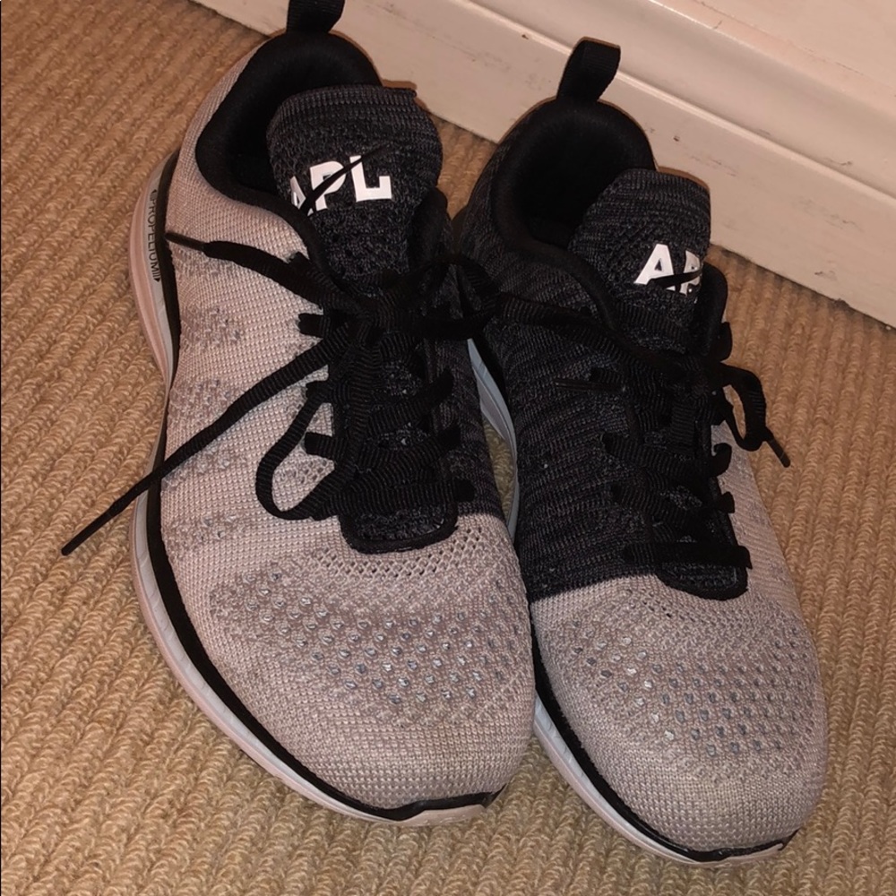 APL colorblock running sneaker - US Women’s  6.5